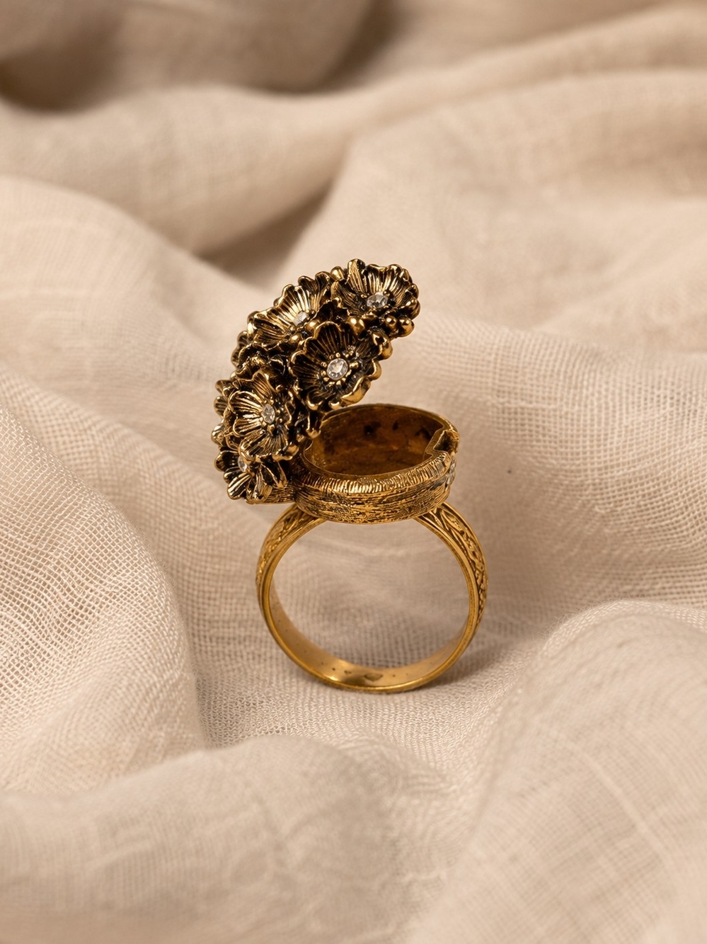 Vintage 1970s VANTA Solid Perfume Locket Ring - Adjustable Band